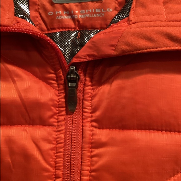 Host Pick ⭐️ Columbia Vest - Thermal Comfort - Picture 3 of 7